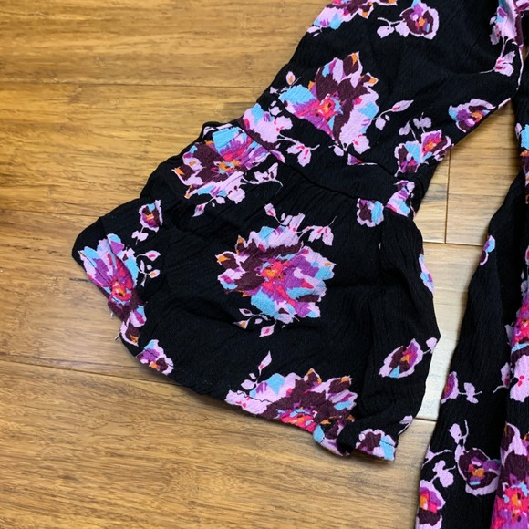 Lane Bryant Floral Bell Sleeve Keyhole Blouse Top Plus Size‎ 20 Black Purple - Picture 3 of 8